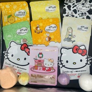 Face mask set with bath bombs and little soaps